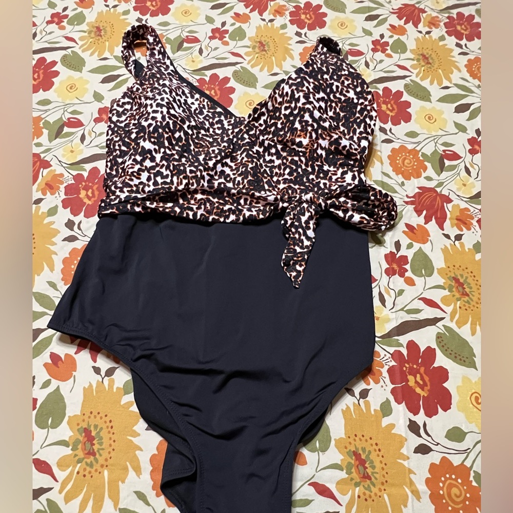 MYNAH 24W Plus‎ One Piece Swimsuit NWT Cheetah Print $82 Full Coverage Belted.